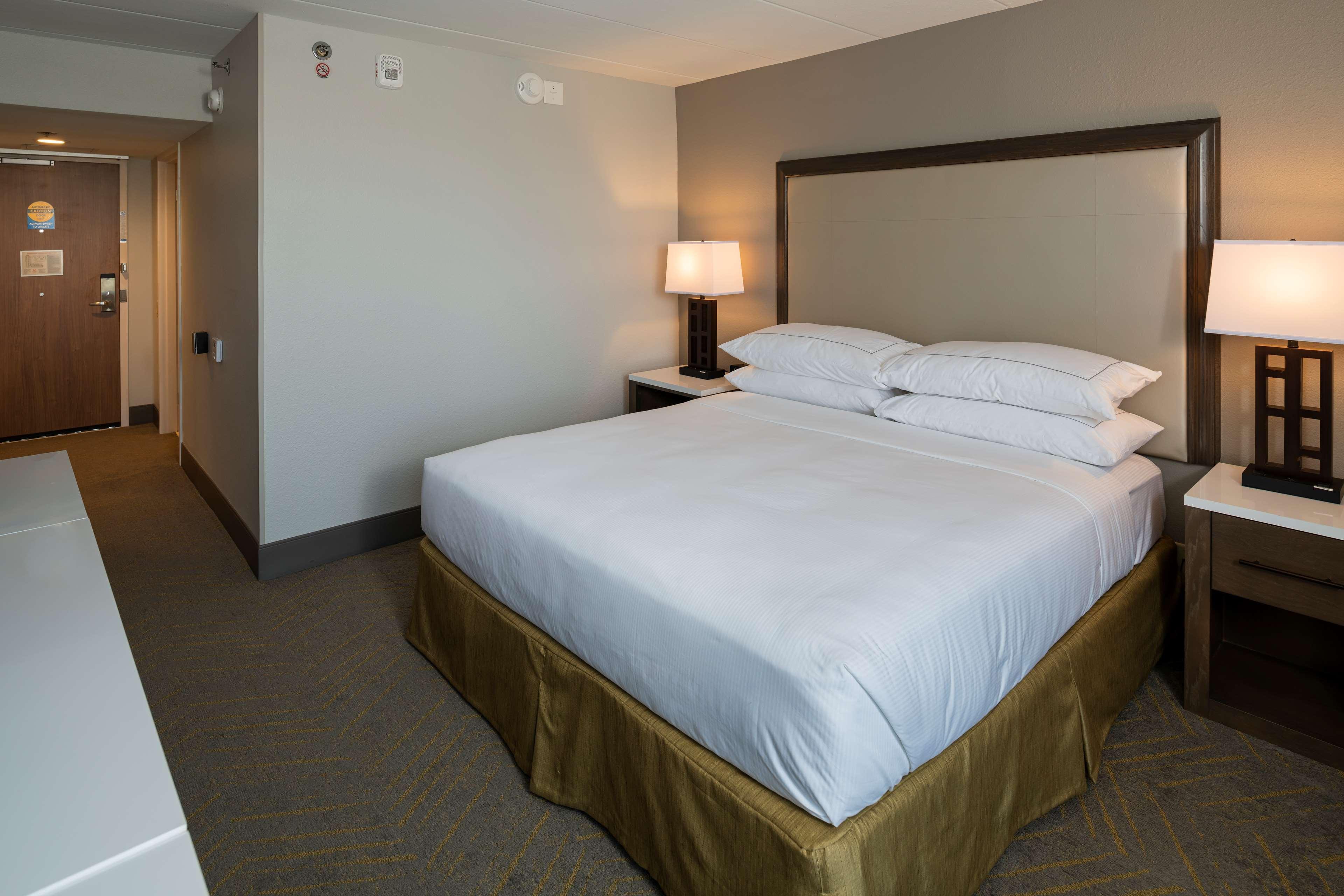 מלון Doubletree By Hilton Madison East מראה חיצוני תמונה