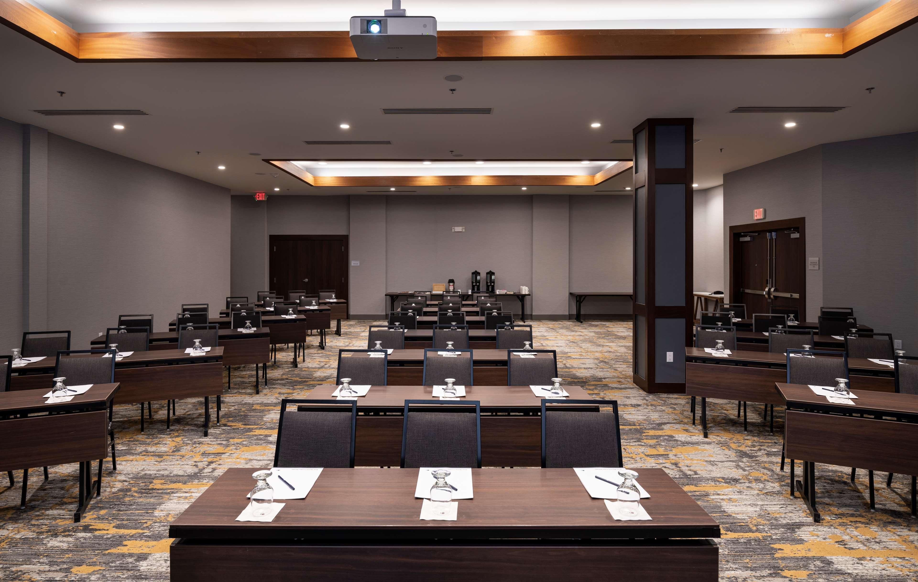 מלון Doubletree By Hilton Madison East מראה חיצוני תמונה