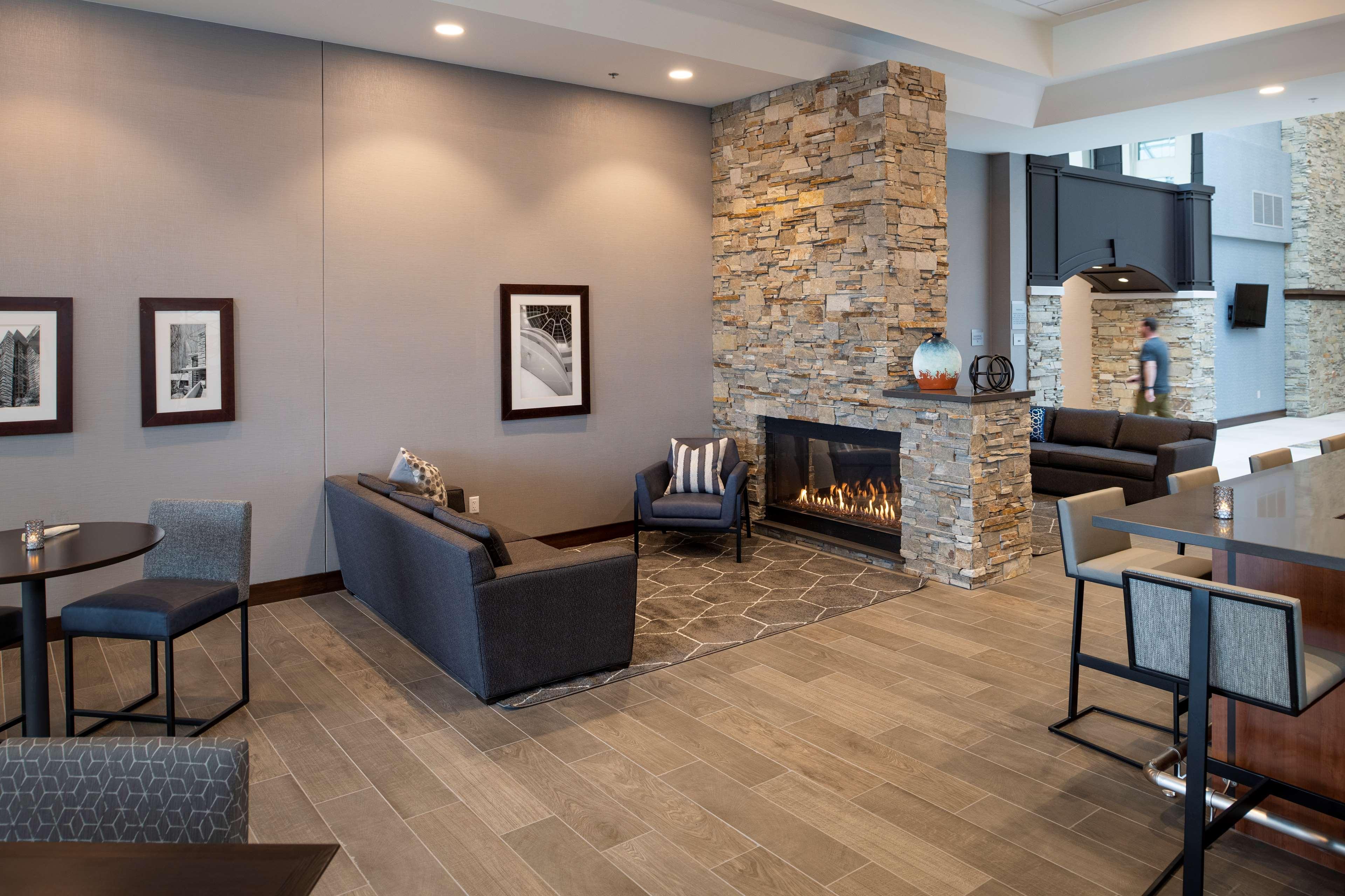 מלון Doubletree By Hilton Madison East מראה חיצוני תמונה