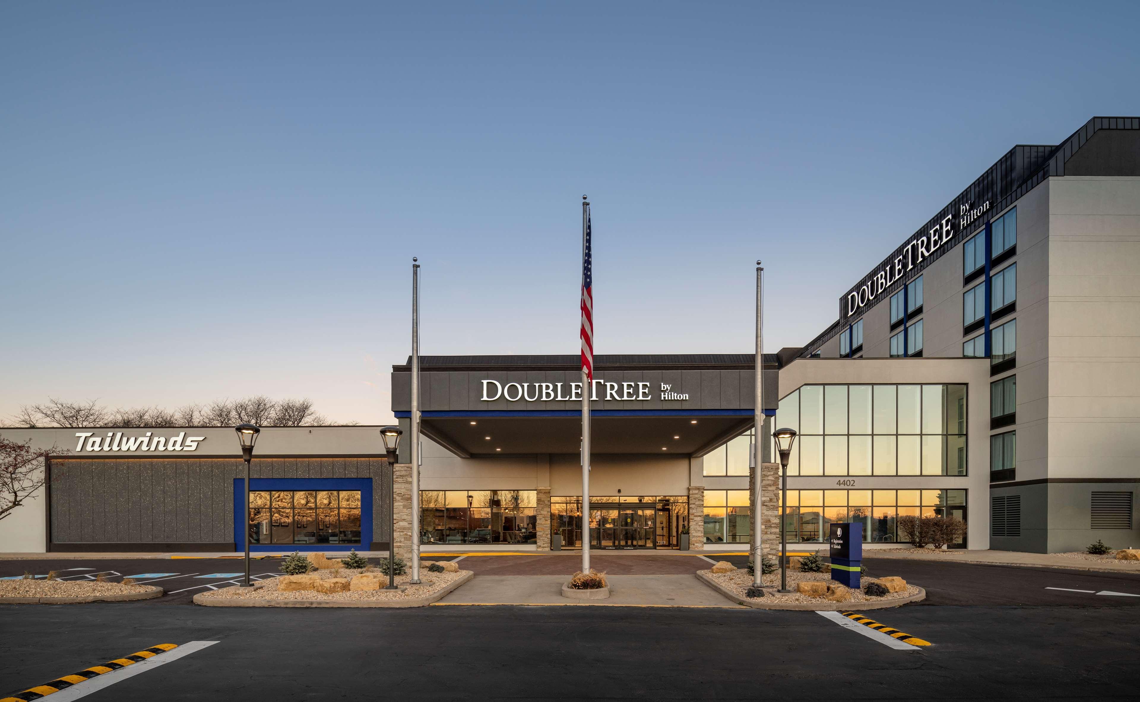 מלון Doubletree By Hilton Madison East מראה חיצוני תמונה