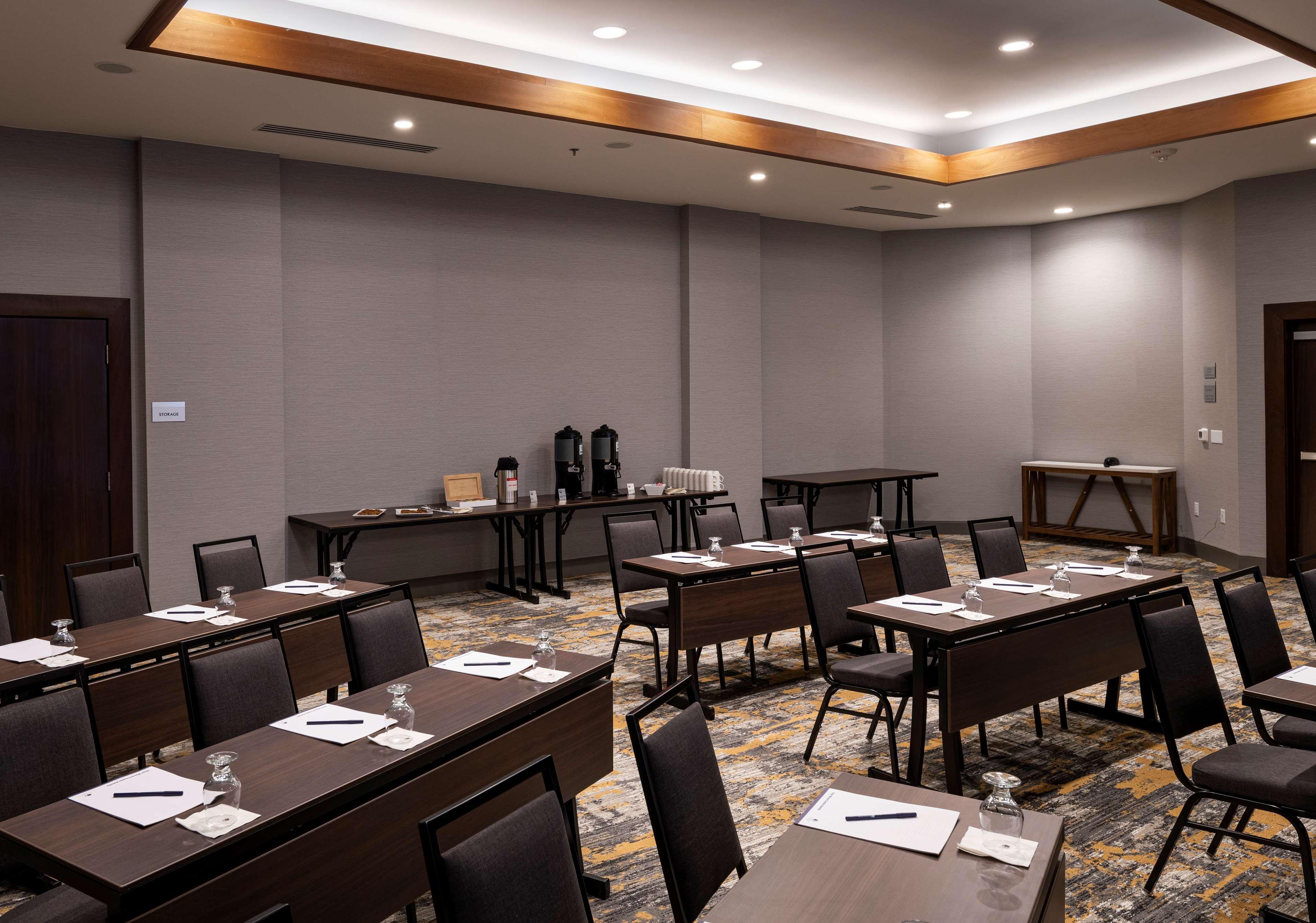 מלון Doubletree By Hilton Madison East מראה חיצוני תמונה