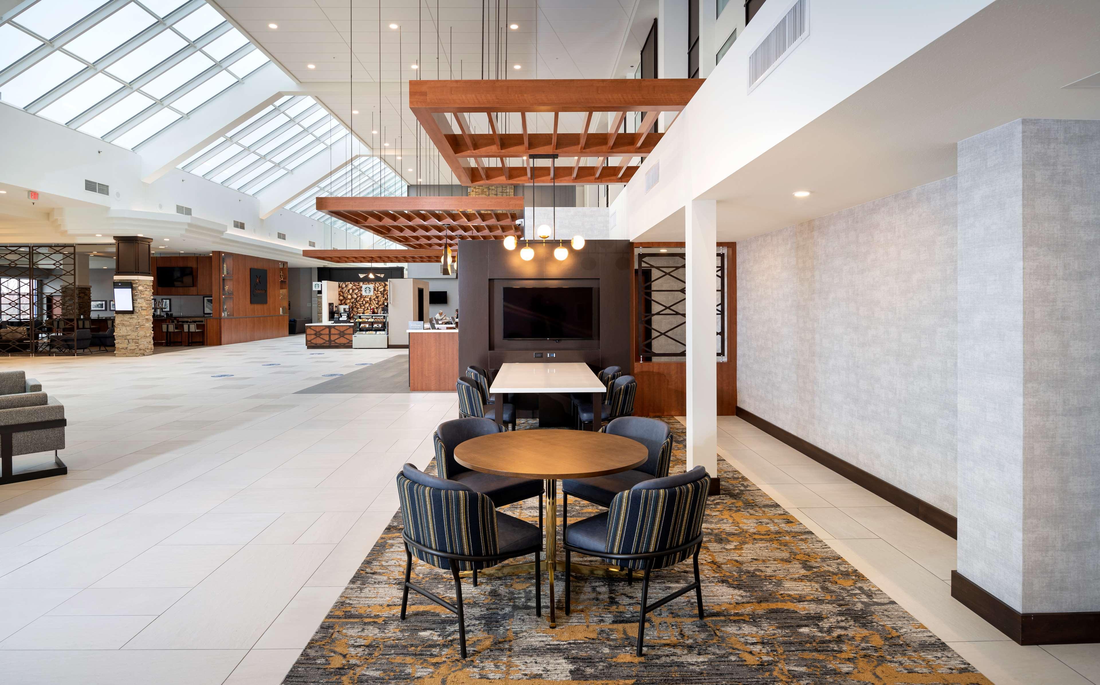 מלון Doubletree By Hilton Madison East מראה חיצוני תמונה