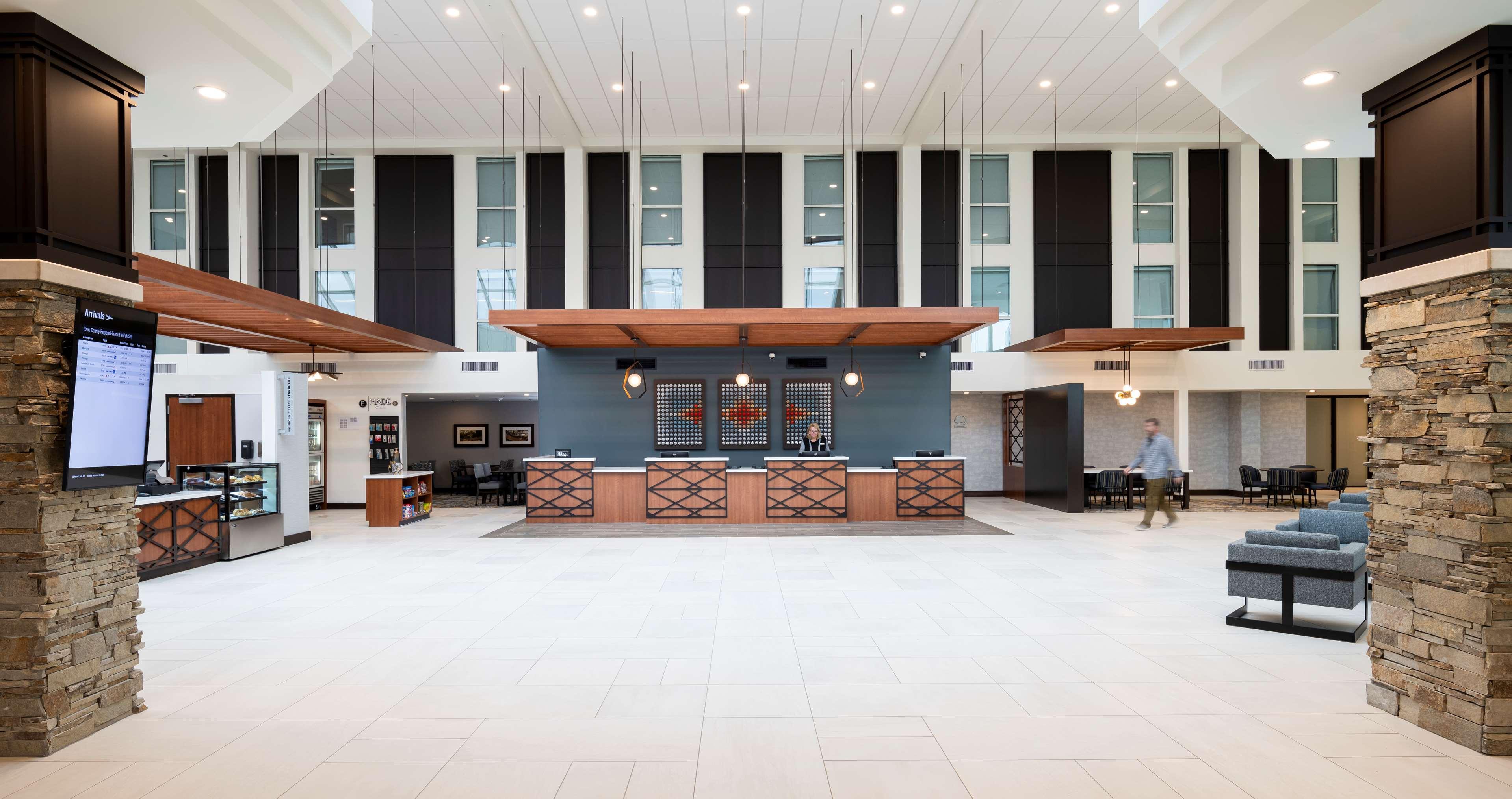 מלון Doubletree By Hilton Madison East מראה חיצוני תמונה