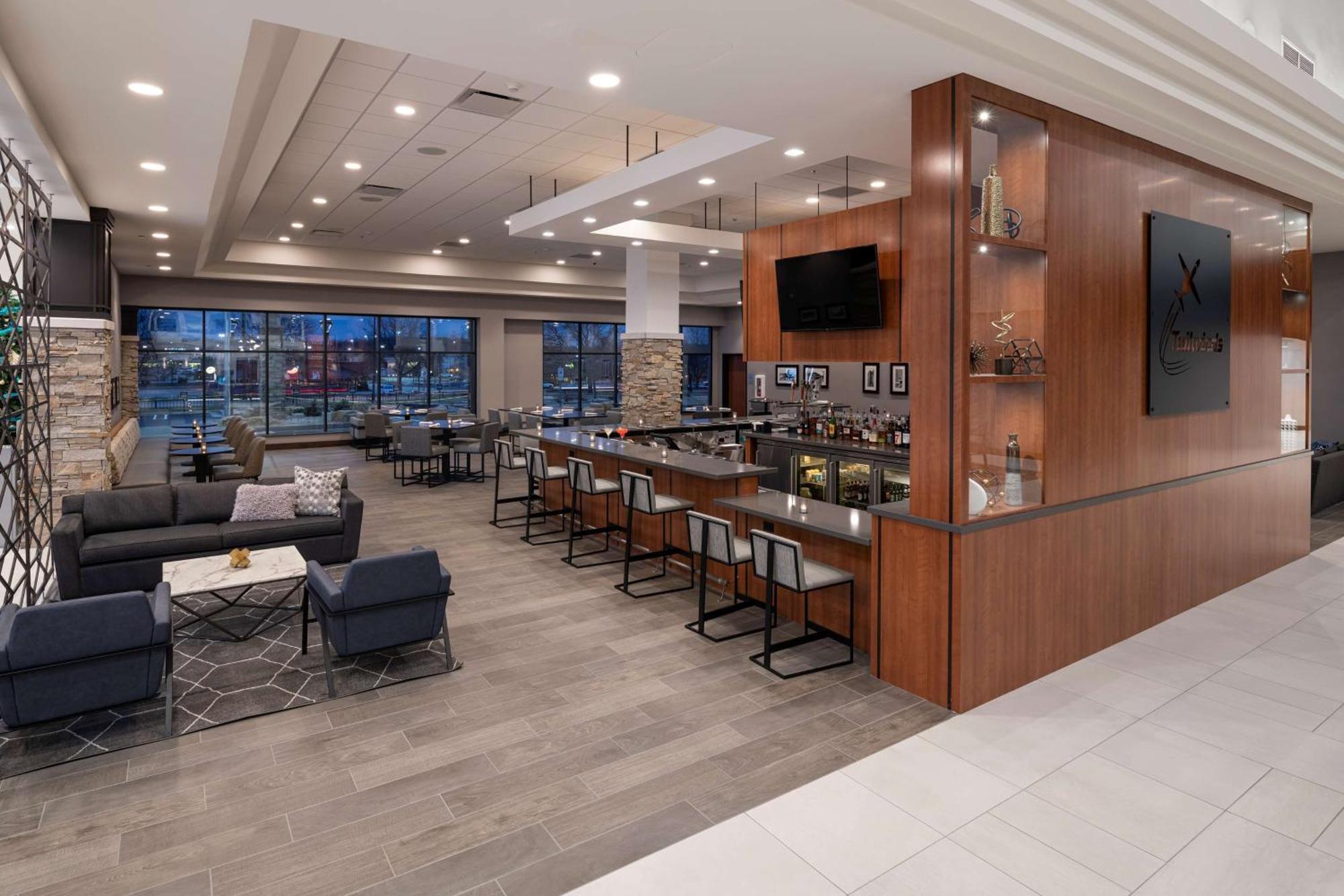 מלון Doubletree By Hilton Madison East מראה חיצוני תמונה