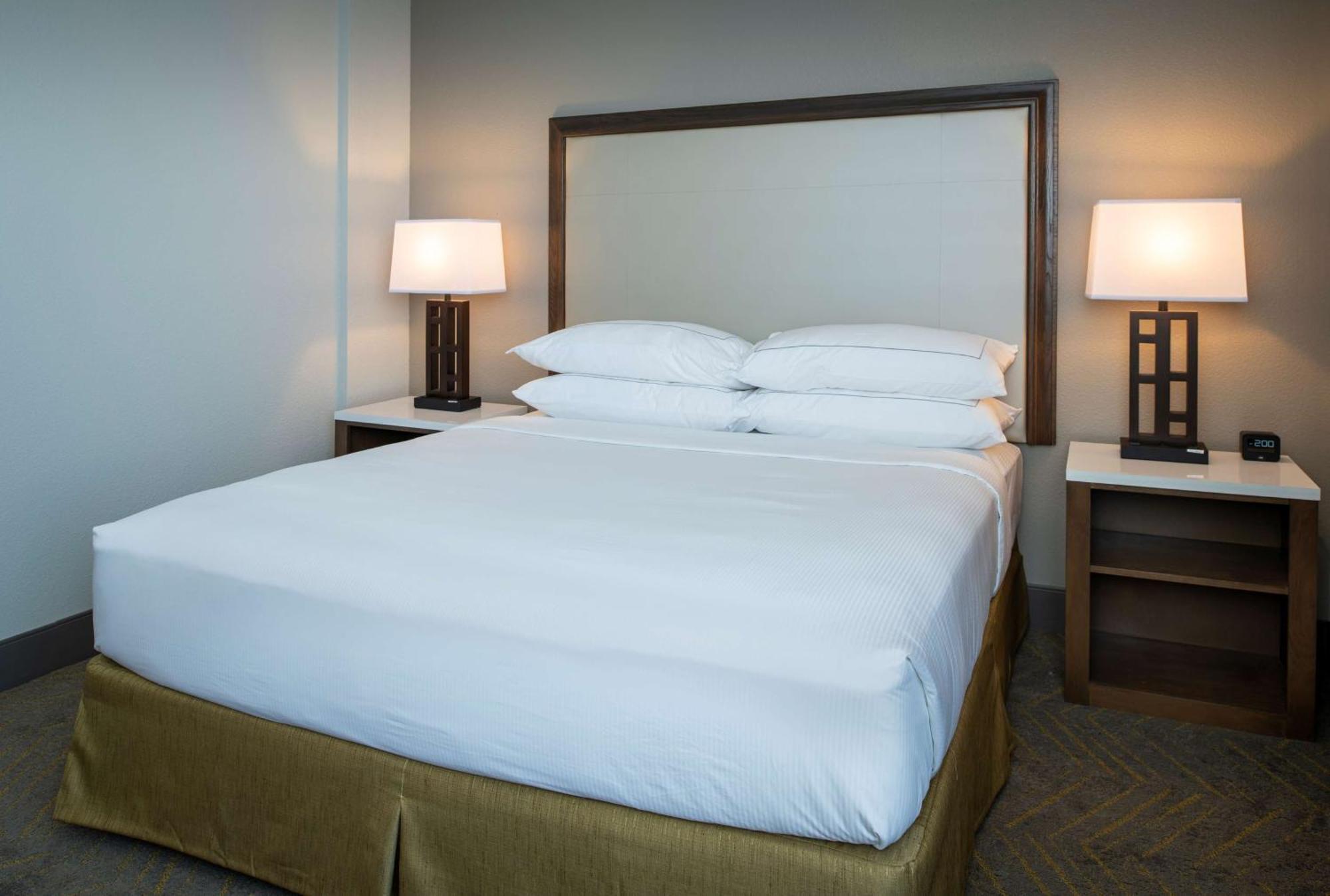 מלון Doubletree By Hilton Madison East מראה חיצוני תמונה