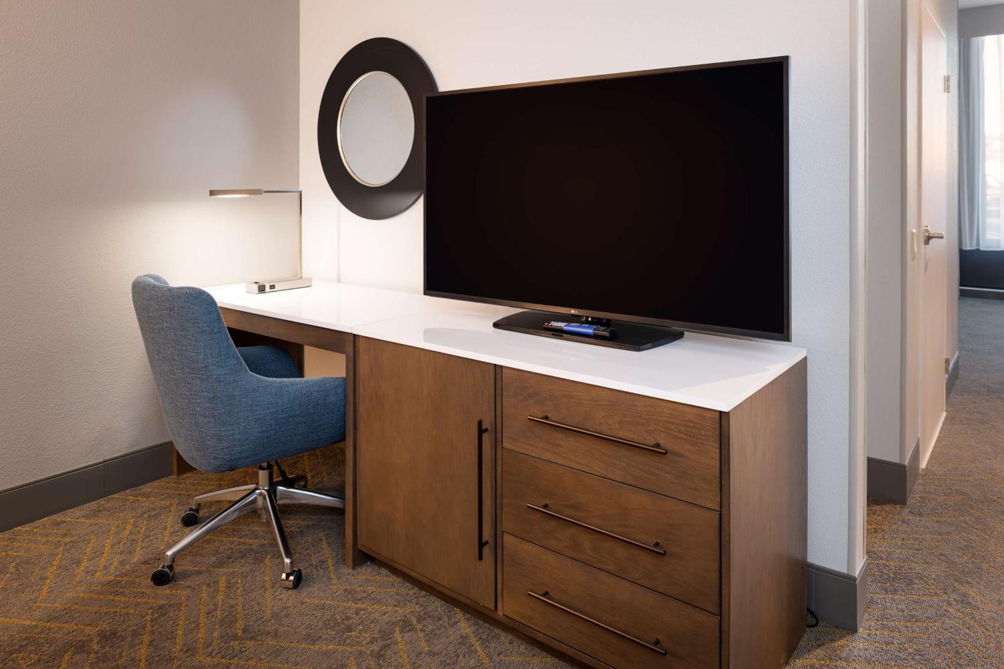 מלון Doubletree By Hilton Madison East מראה חיצוני תמונה