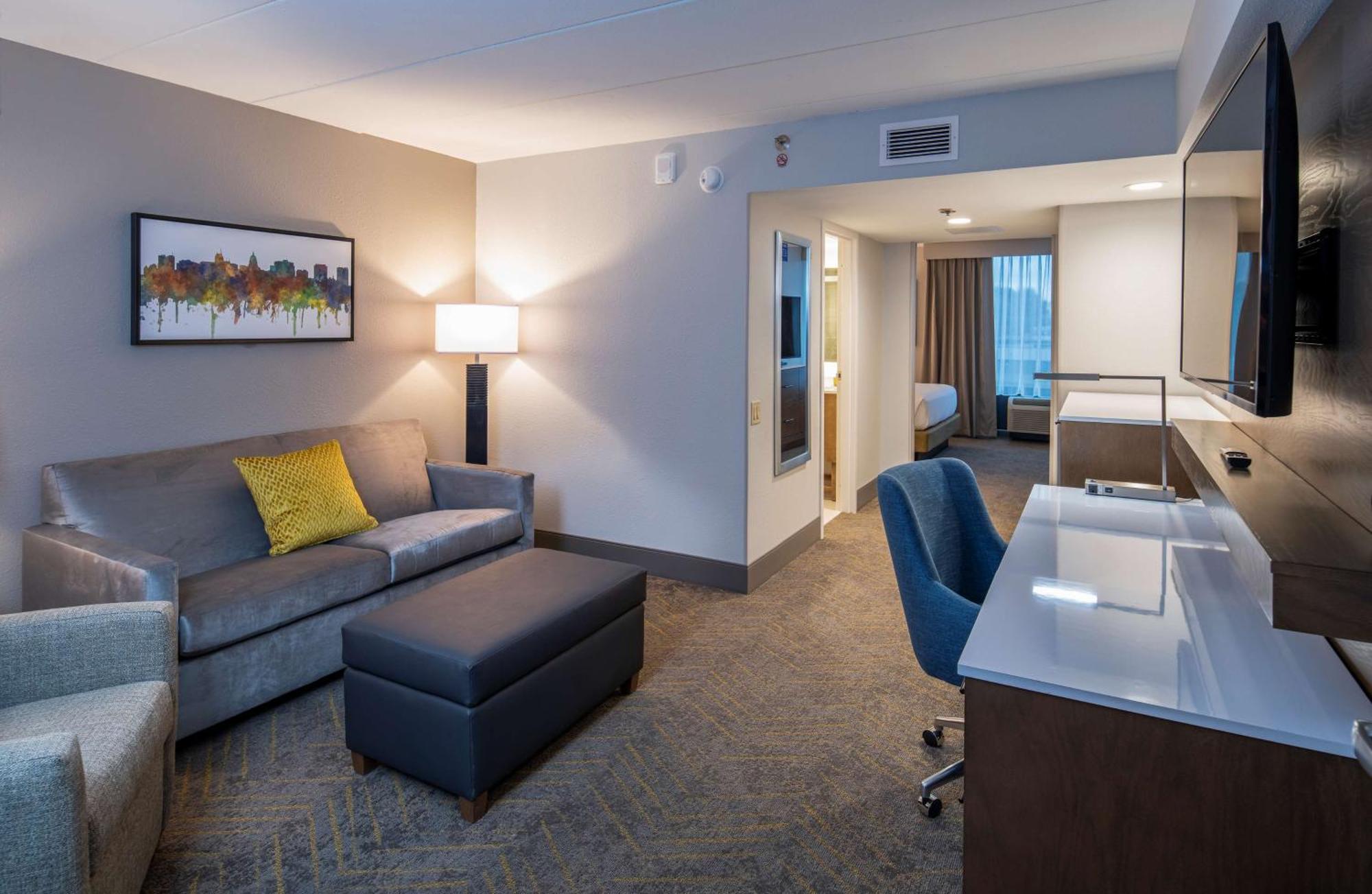 מלון Doubletree By Hilton Madison East מראה חיצוני תמונה