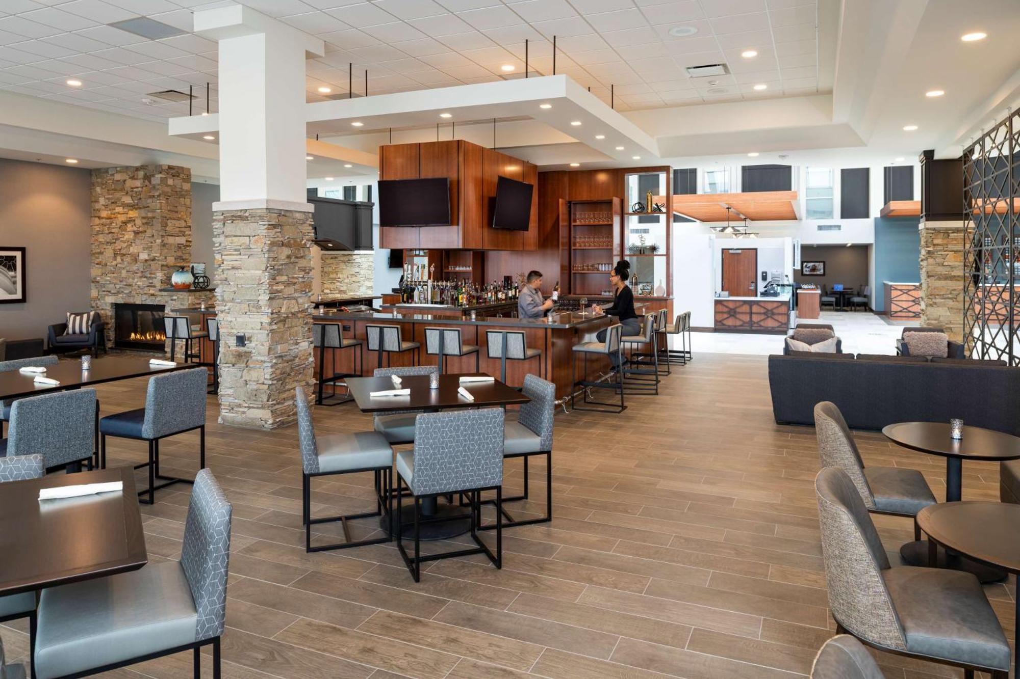 מלון Doubletree By Hilton Madison East מראה חיצוני תמונה