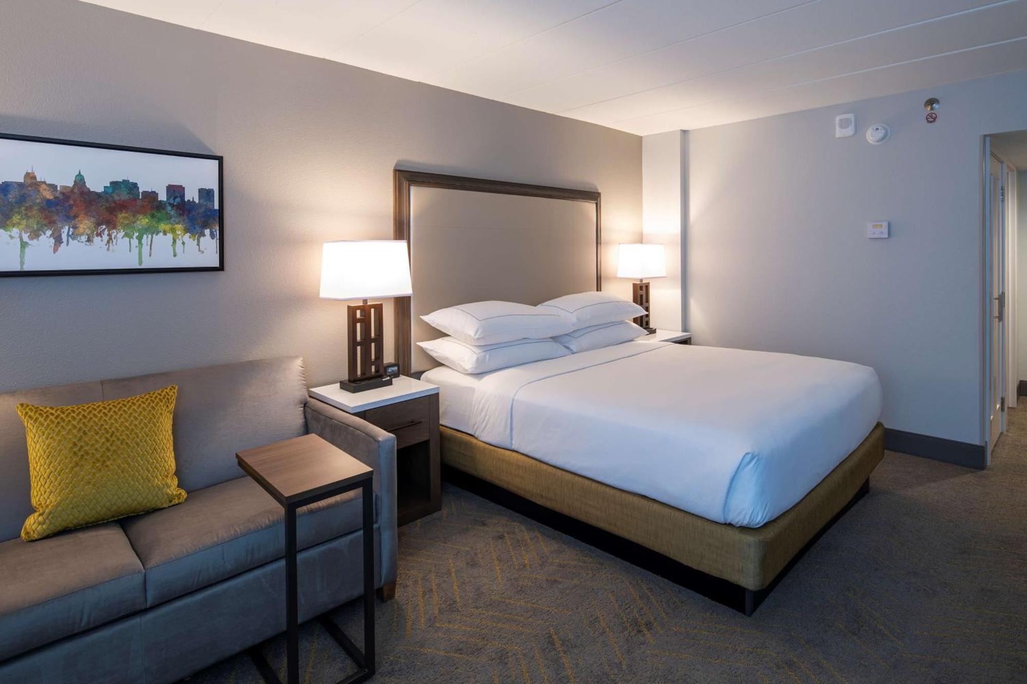 מלון Doubletree By Hilton Madison East מראה חיצוני תמונה