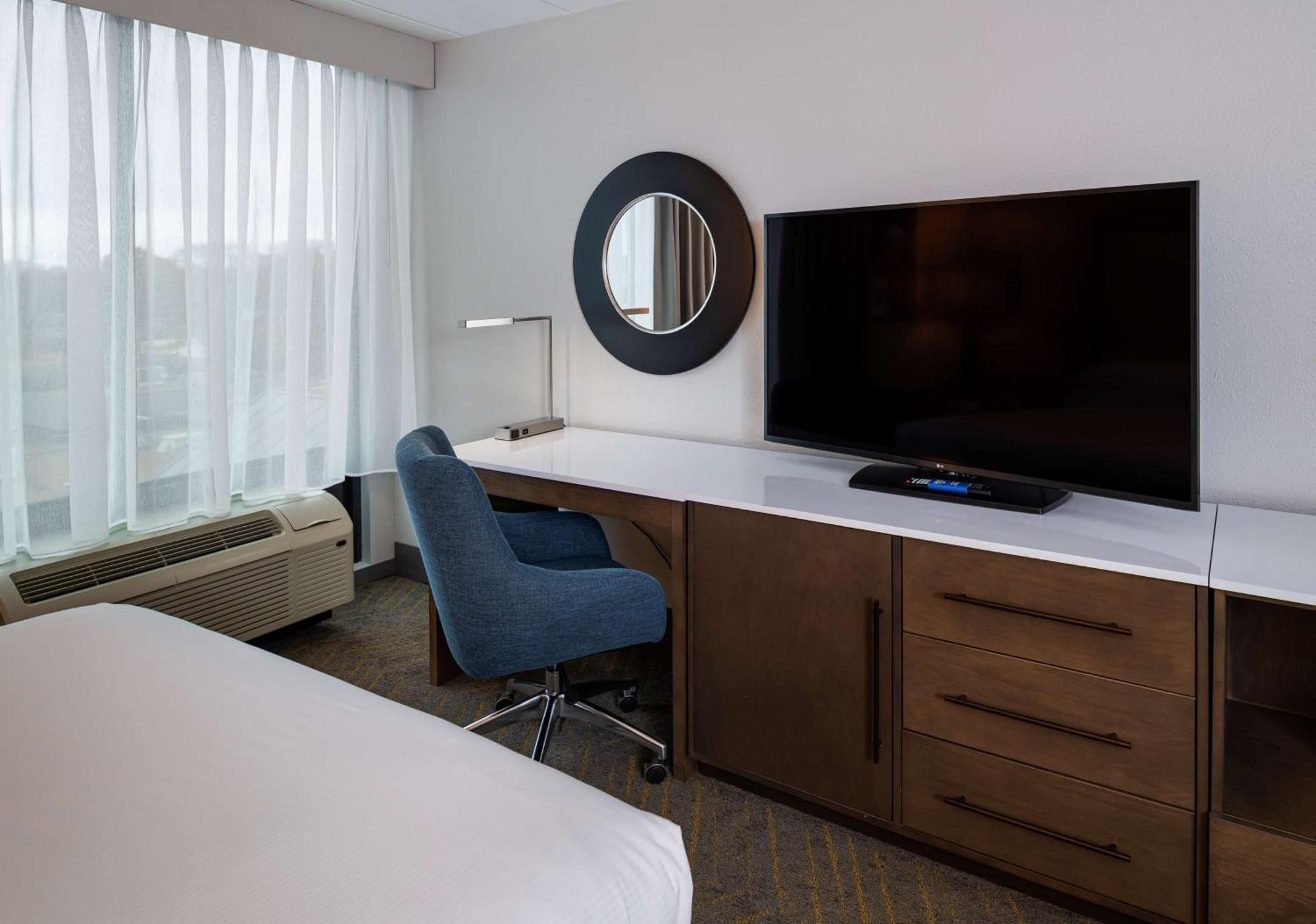 מלון Doubletree By Hilton Madison East מראה חיצוני תמונה