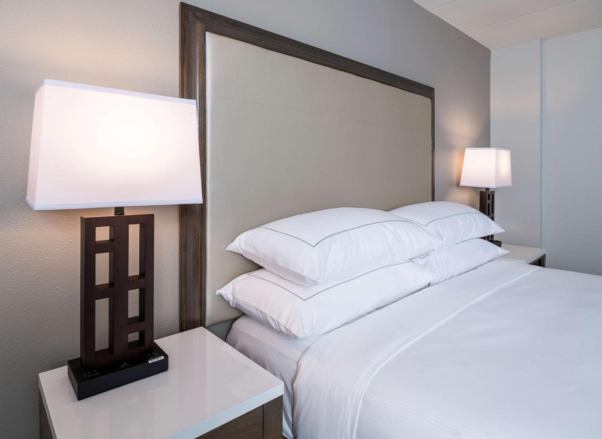 מלון Doubletree By Hilton Madison East מראה חיצוני תמונה