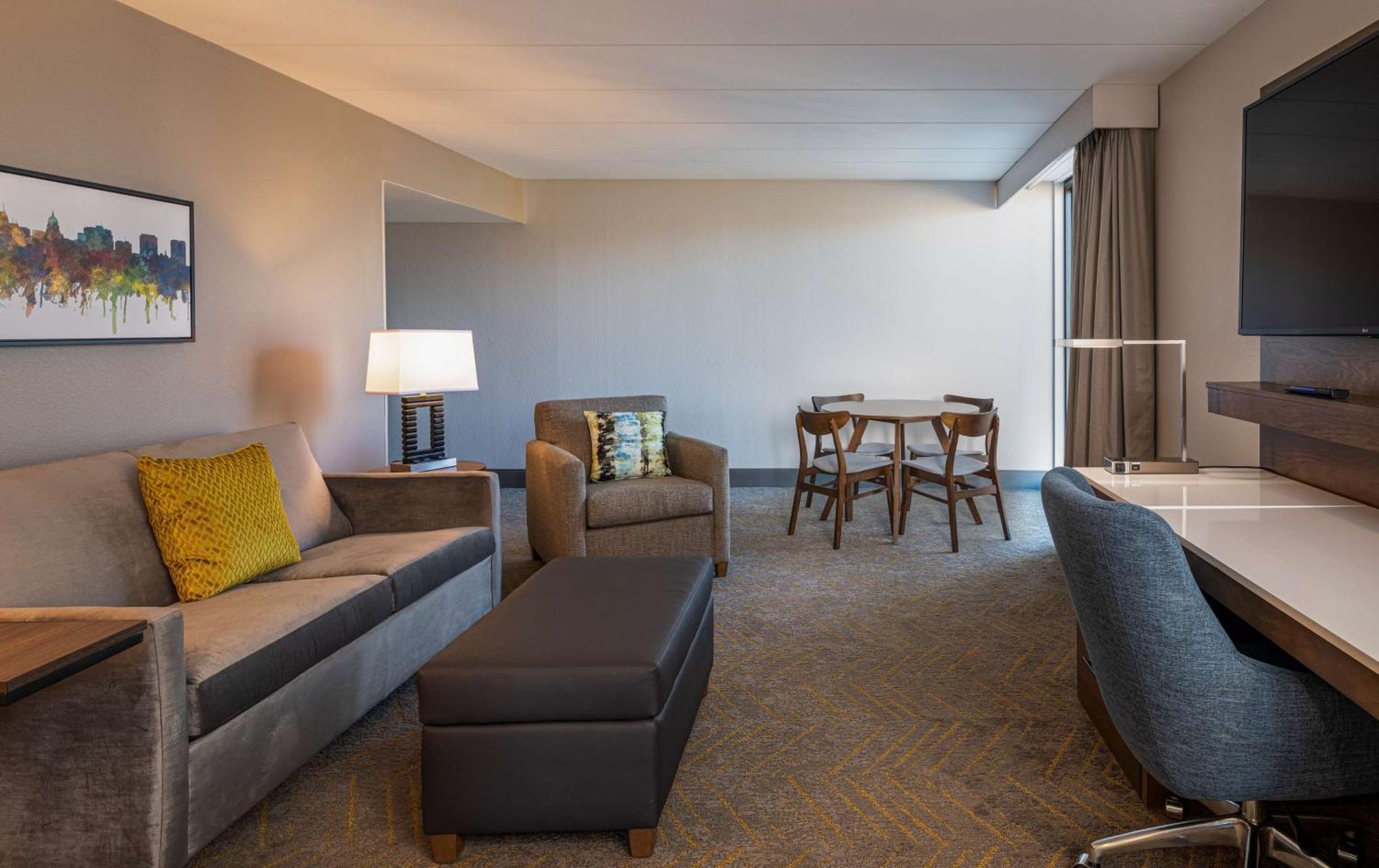 מלון Doubletree By Hilton Madison East מראה חיצוני תמונה