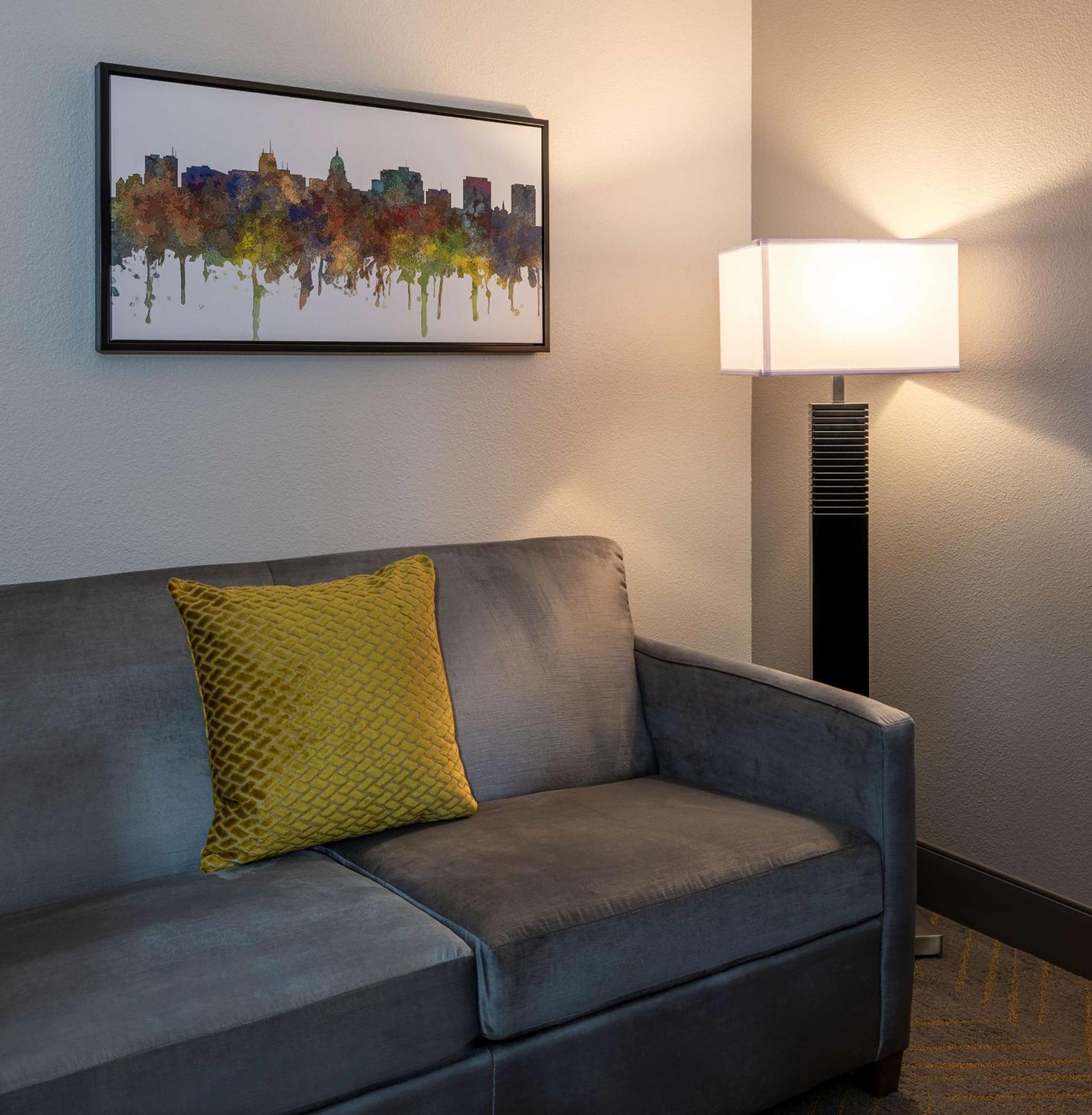 מלון Doubletree By Hilton Madison East מראה חיצוני תמונה