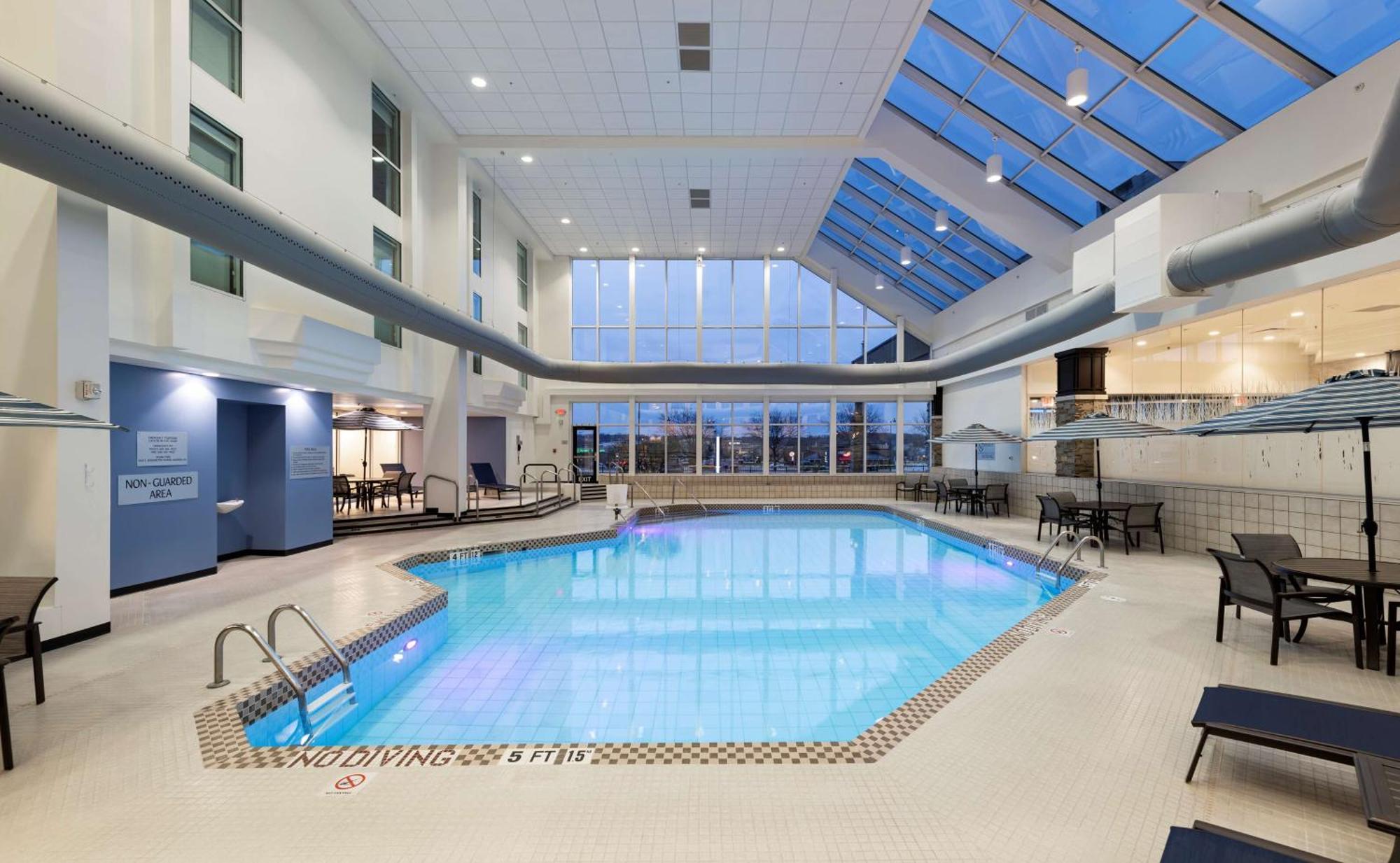 מלון Doubletree By Hilton Madison East מראה חיצוני תמונה