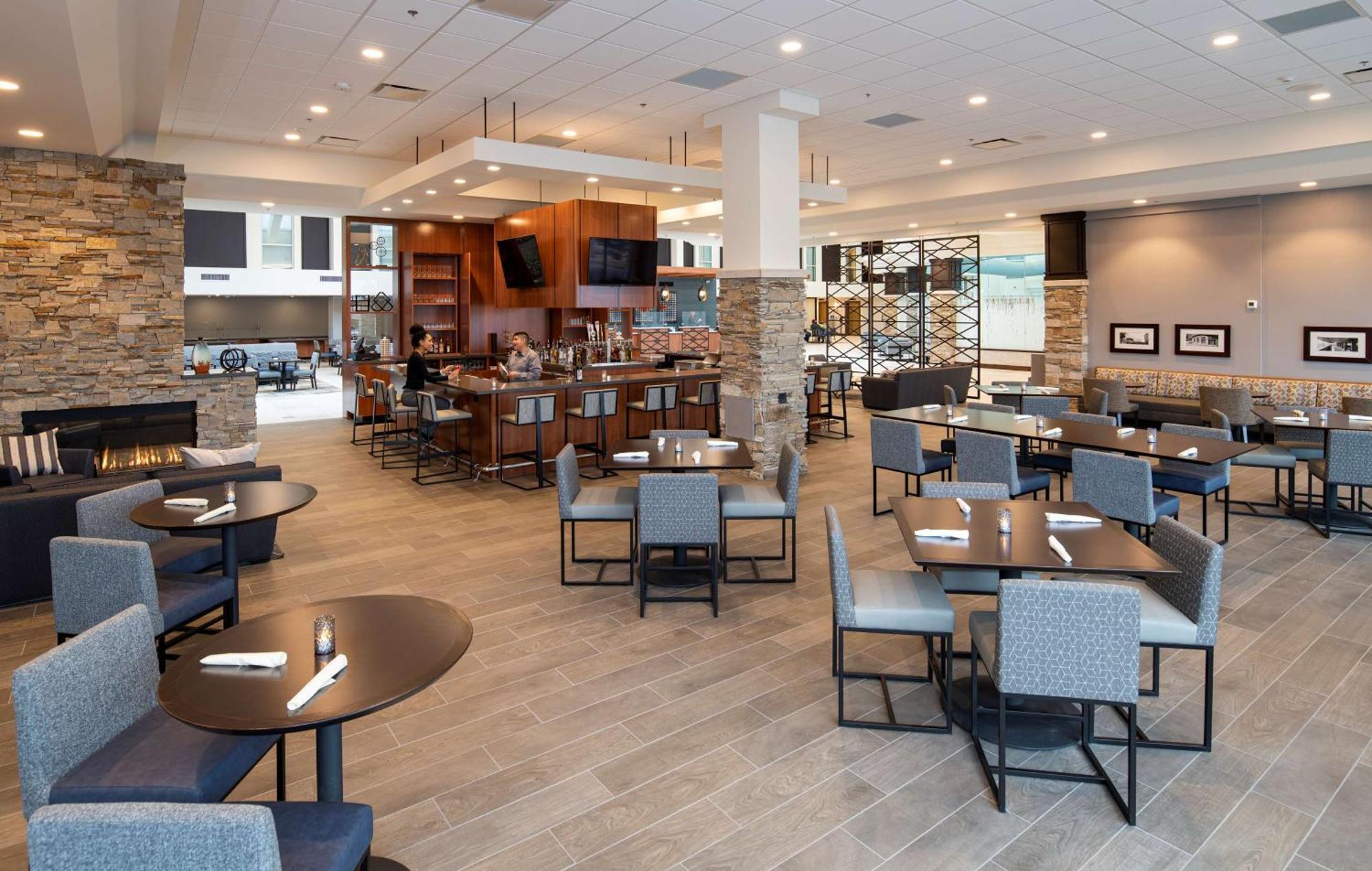מלון Doubletree By Hilton Madison East מראה חיצוני תמונה