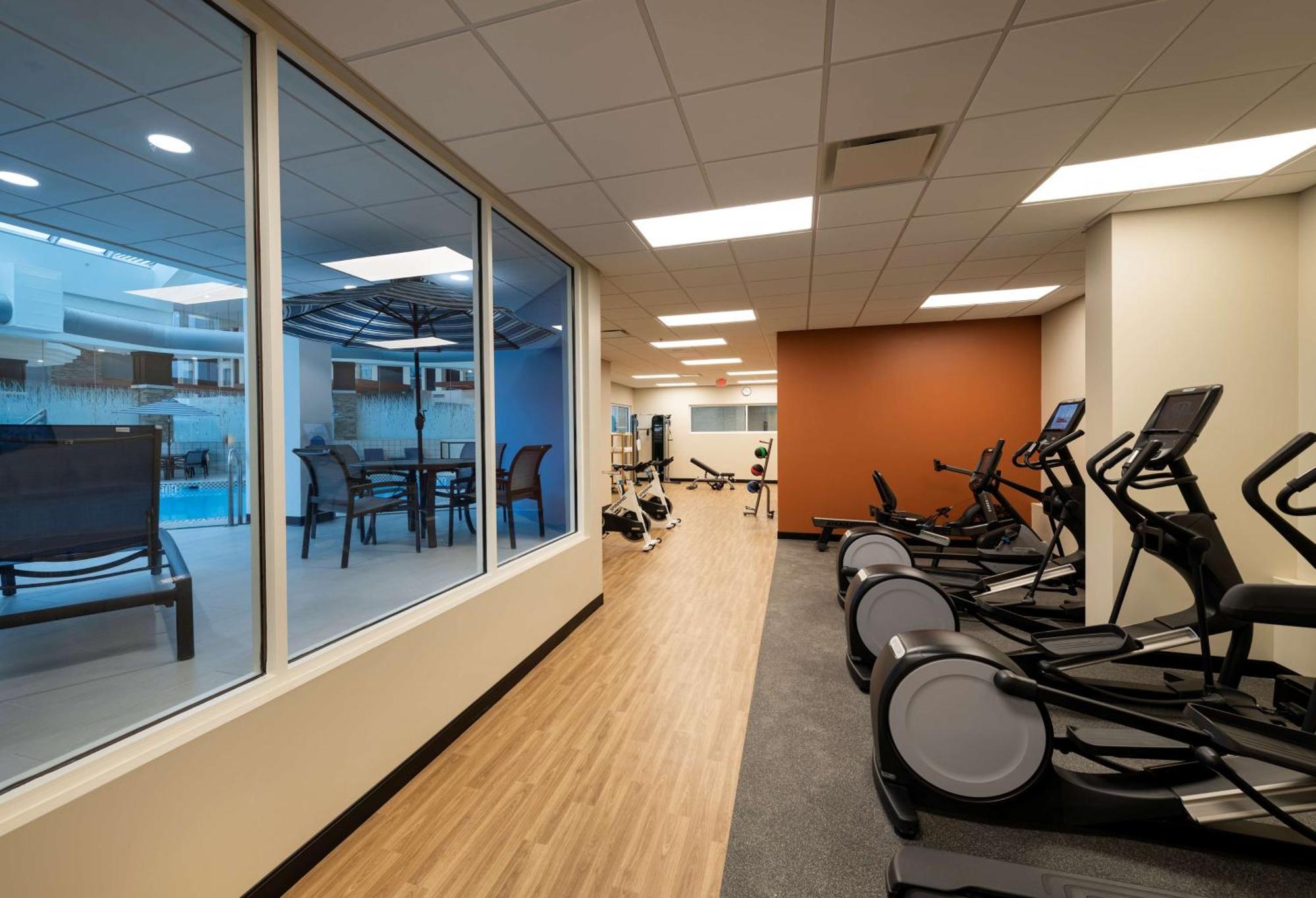 מלון Doubletree By Hilton Madison East מראה חיצוני תמונה