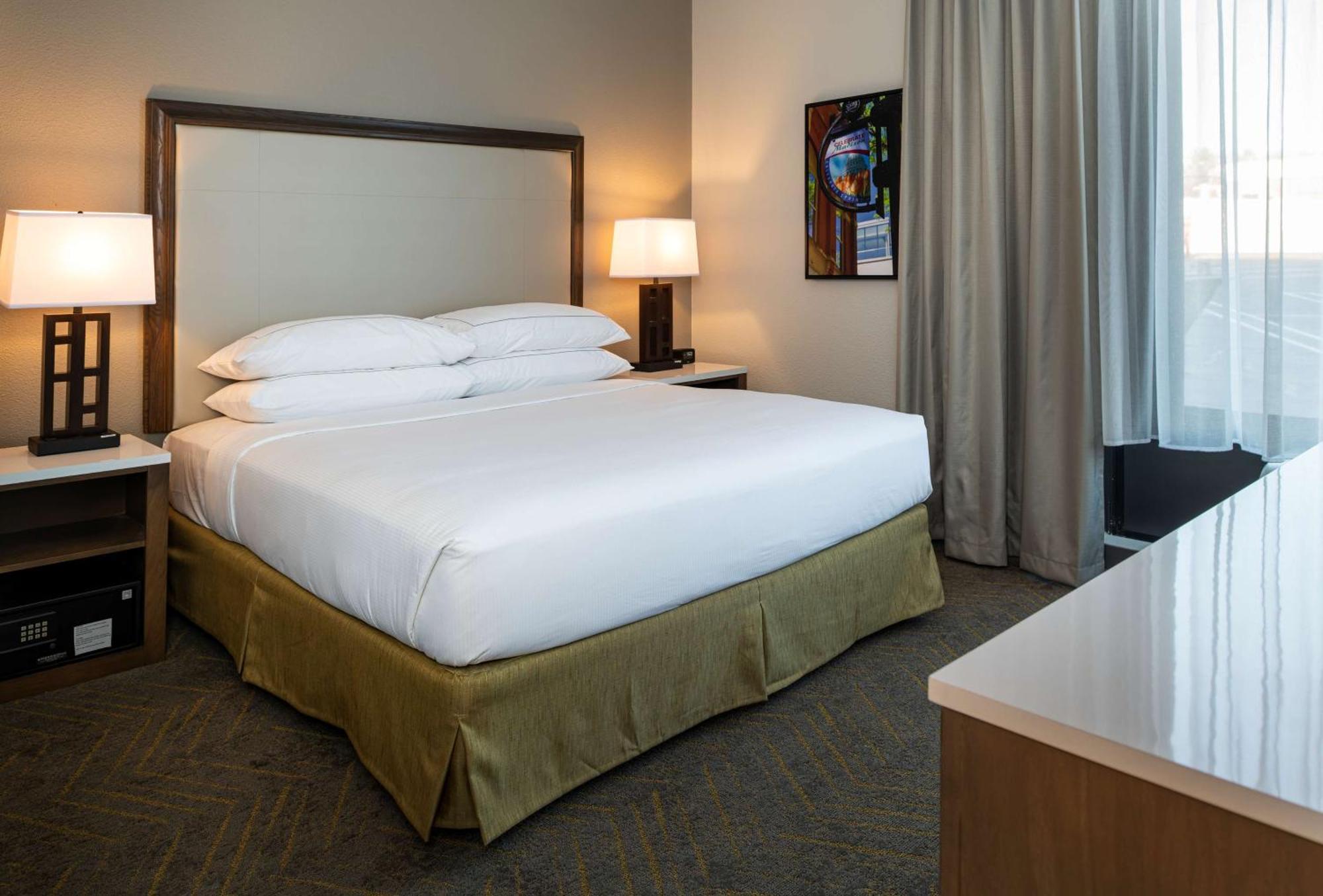 מלון Doubletree By Hilton Madison East מראה חיצוני תמונה